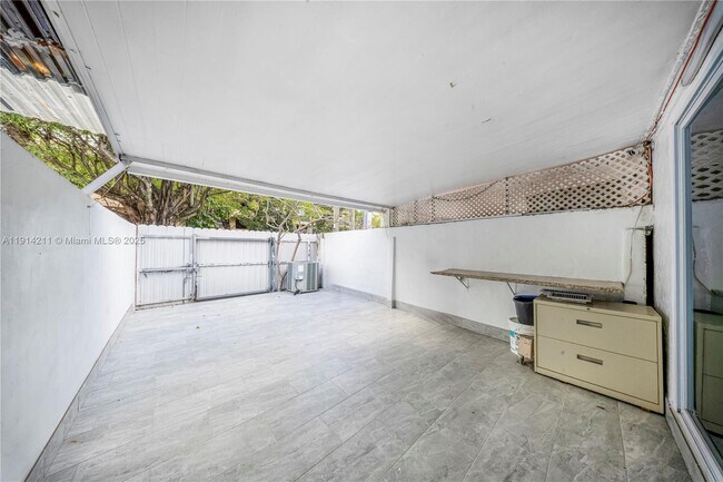 Building Photo - 1780 W 56th Terrace