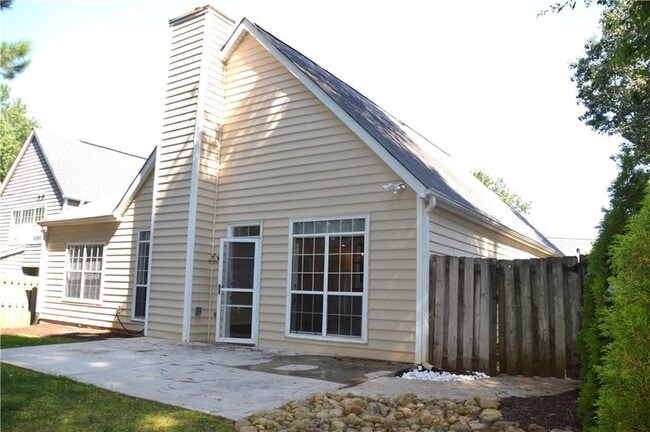 Building Photo - 2021 Crestview Way