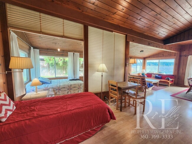 Building Photo - Seasonal Escape on Serene No-Bank Waterfro...
