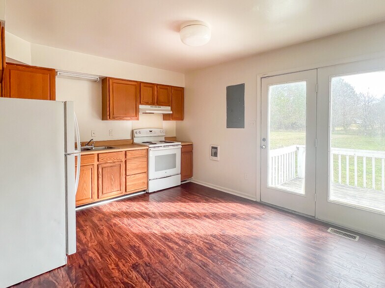 Building Photo - 496 Lancaster Creek Dr