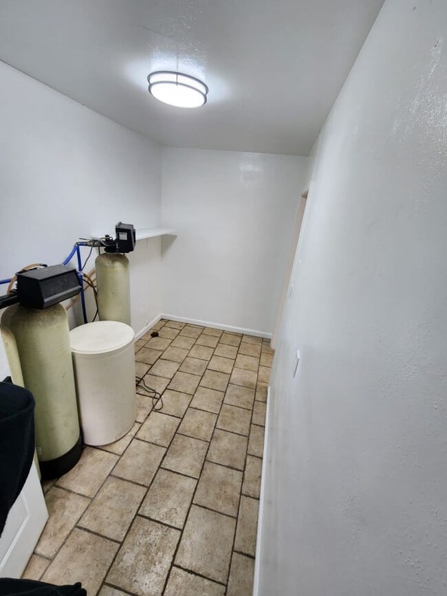 Building Photo - Shawnee Country Rental – 3 Bed, 1 Bath Hom...