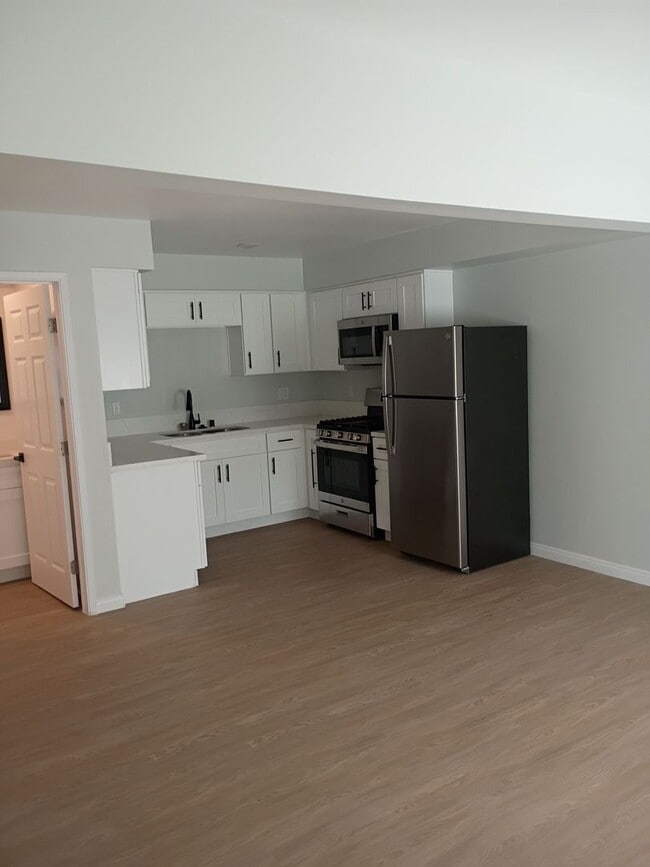 Interior Photo - 5302 Colodny Ave