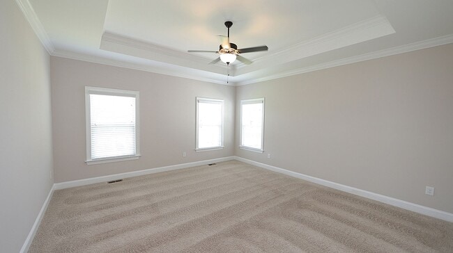 Building Photo - Beautiful Home with Open Floorplan in Desi...