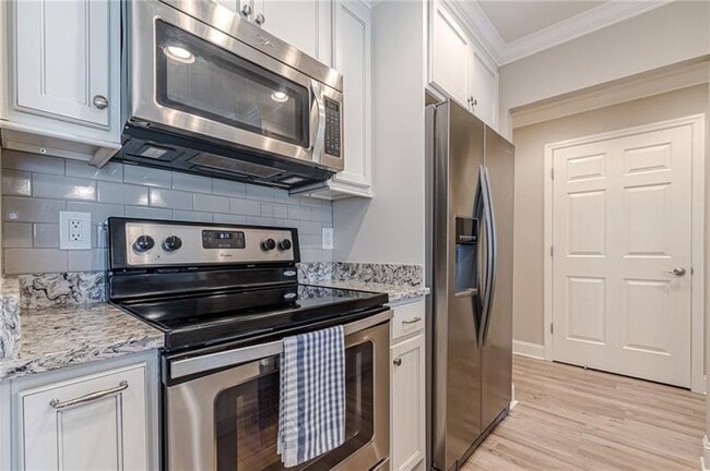 Building Photo - 300 Johnson Ferry Rd