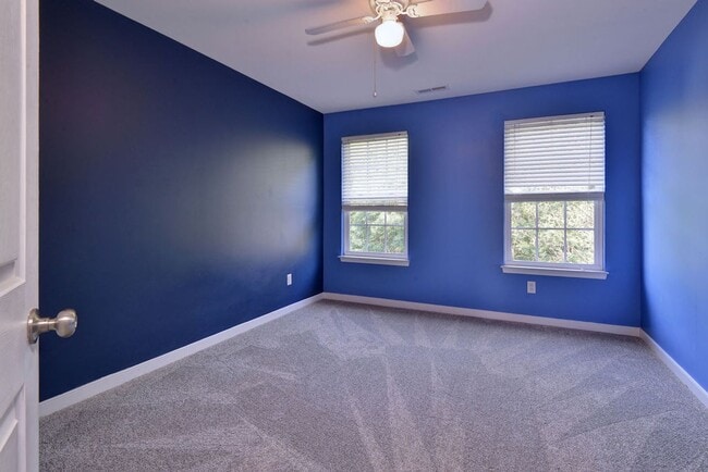 Building Photo - End unit Townhome in Riverwalk Townes