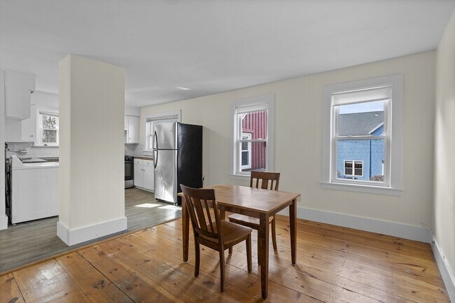 Building Photo - 294 Great Rd