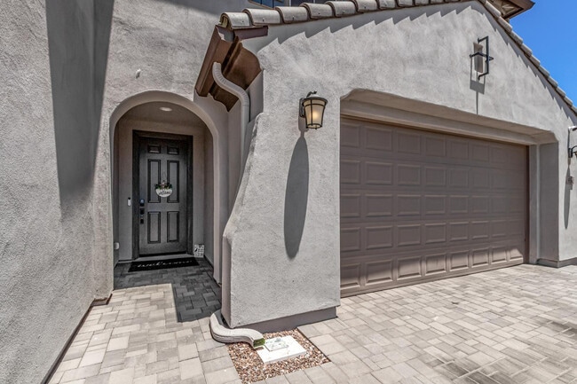 Building Photo - 9560 E Spiral Ave