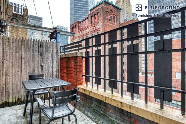 Building Photo - 150 E 39th St