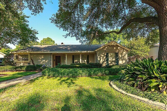 Primary Photo - 2114 Walnut Bend Ln