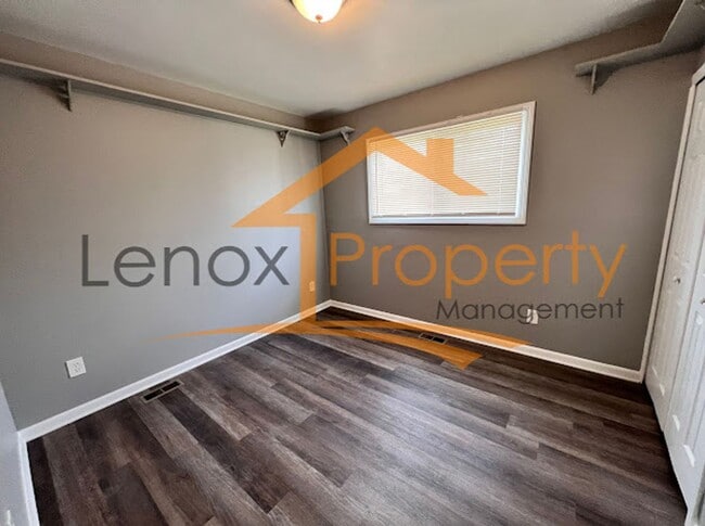 Building Photo - 3 Bedroom Home In Westland $300 off First Month Rent