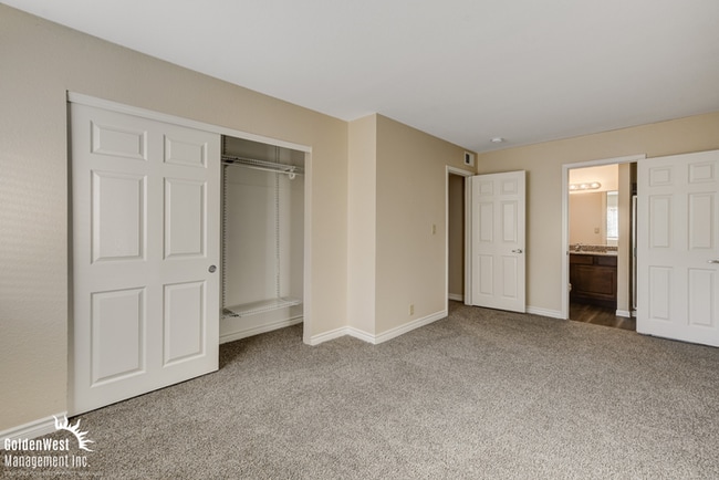 Building Photo - Amazing 2Bdm 2Ba Condo Located in the Guard-Gated Bella Vita Community!