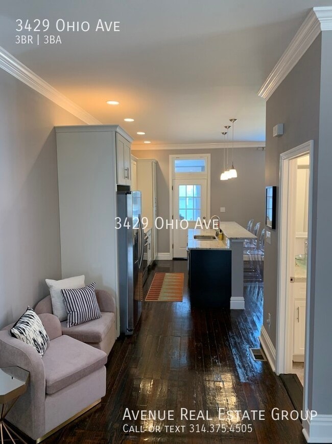 Building Photo - Beautifully Renovated Townhouse