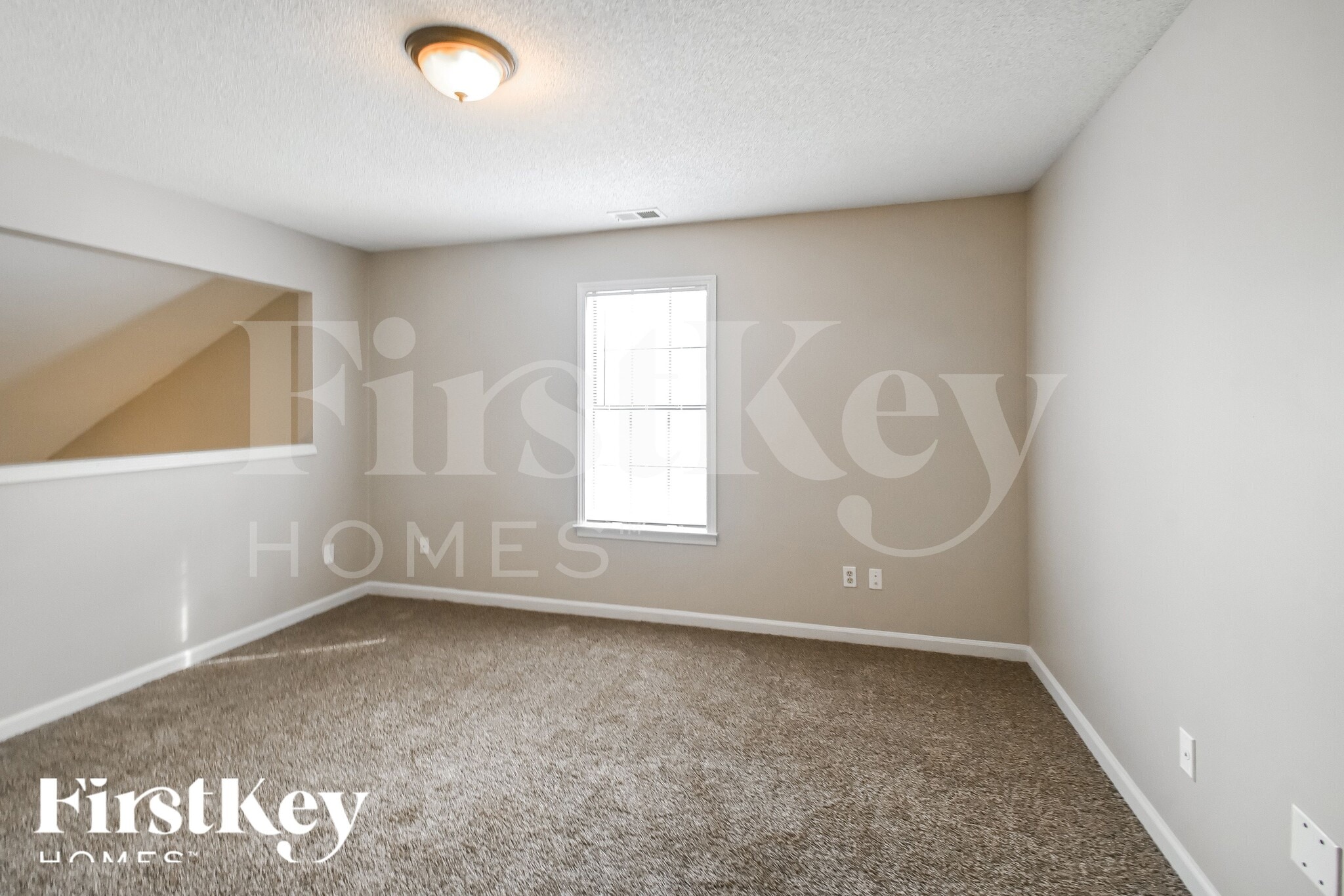 Building Photo - 5855 Plum Valley Dr