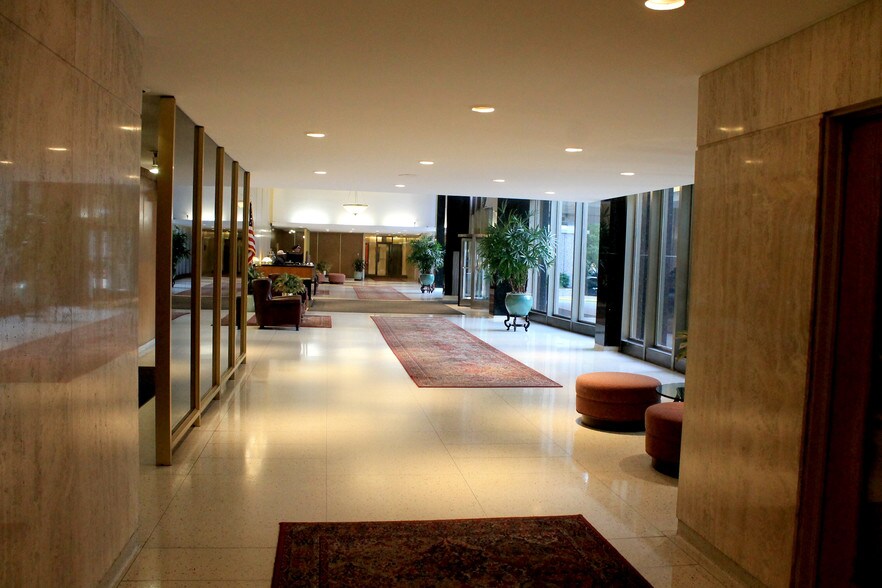 lobby - 5701 N Sheridan Rd