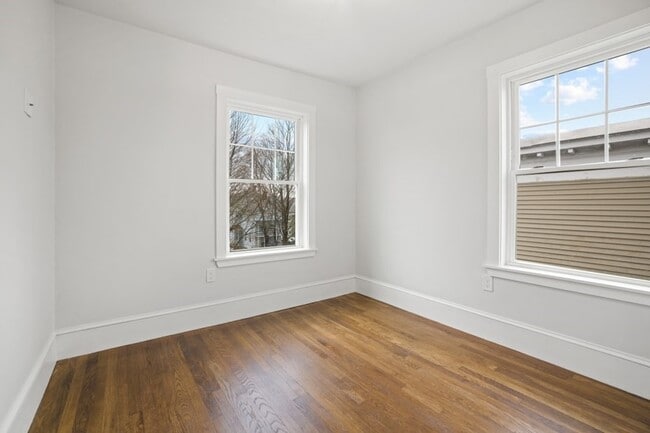 Building Photo - 49 Milwood St