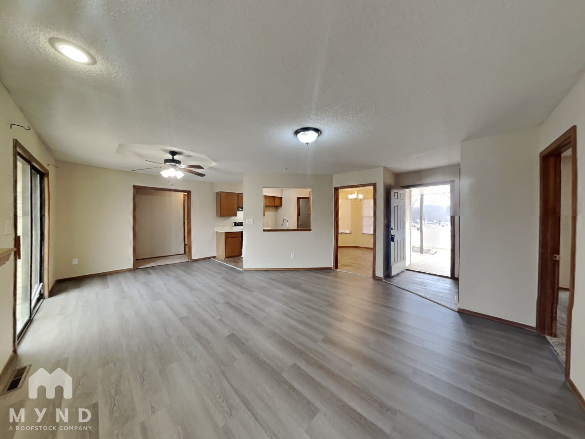 Building Photo - 2527 W Buena Vista St