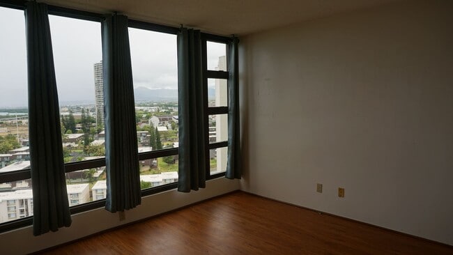 Building Photo - 2-bedroom, 1-bathroom unit with stunning m...