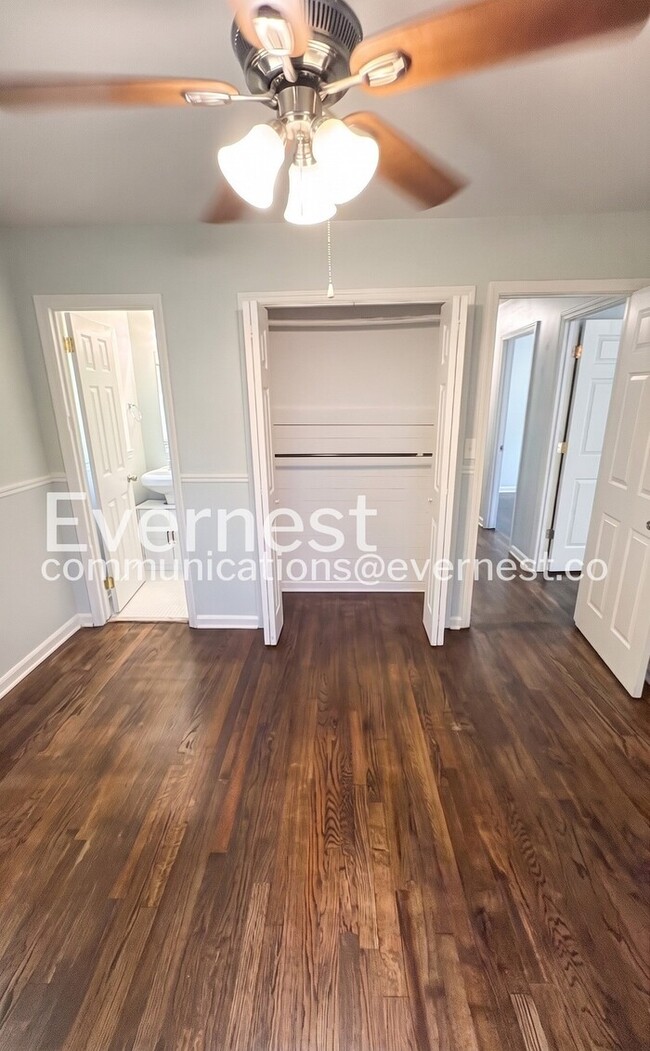 Building Photo - 735 Hillcrest Dr