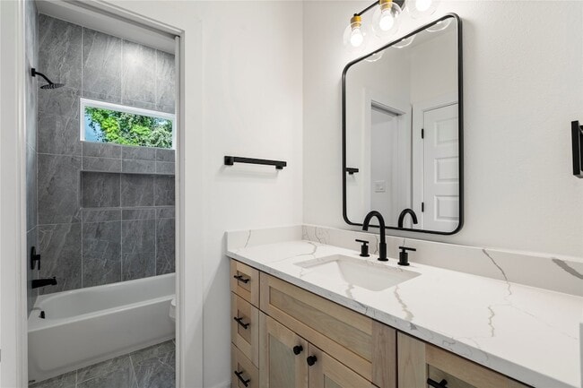 Building Photo - 4108 Cortlandt St