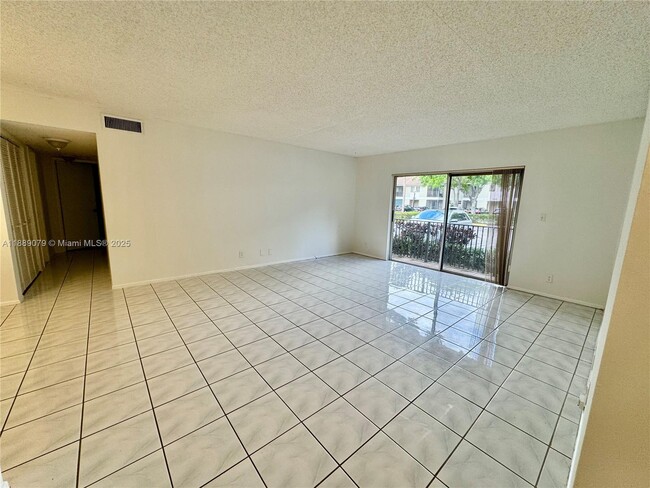 Building Photo - 110 Gardens Dr