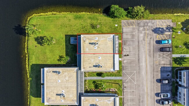 Building Photo - 384 Saxony Trail