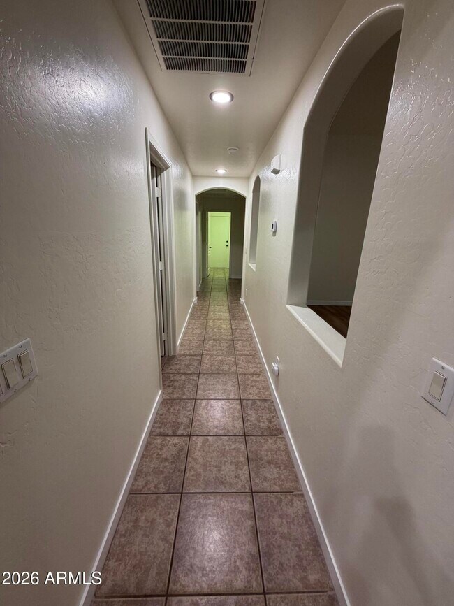 Building Photo - 46058 W Tulip Ln