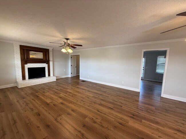 Building Photo - Charming Rural Home on 2+ Acres in Jackson County