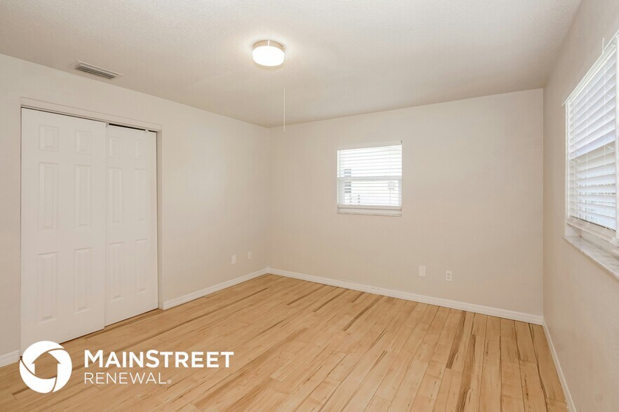 Building Photo - 301 Farmbrook Rd