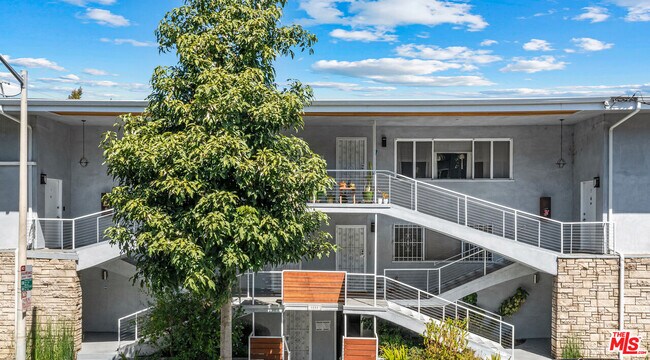 Building Photo - 8555 Sherwood Dr
