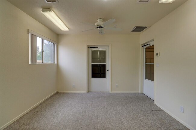 Building Photo - 9440 E Towago Dr
