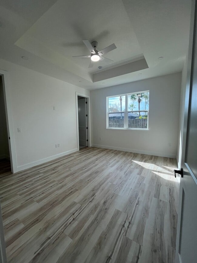 Building Photo - BEAUTIFUL BRAND NEW DUPLEX!!