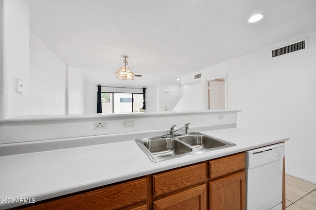 Building Photo - 4734 W Townley Ave
