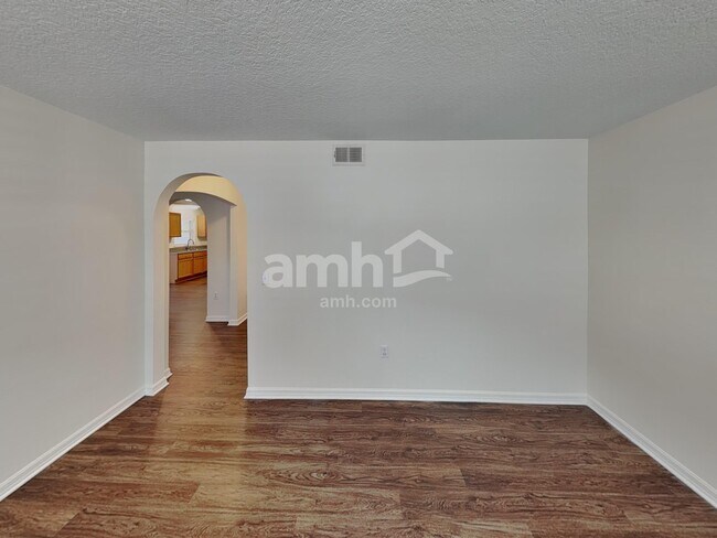 Building Photo - 209 King Arthur Ct