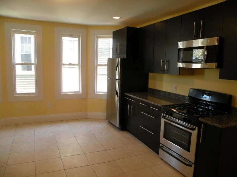 Building Photo - 3147-3149 Washington St. Unit 1