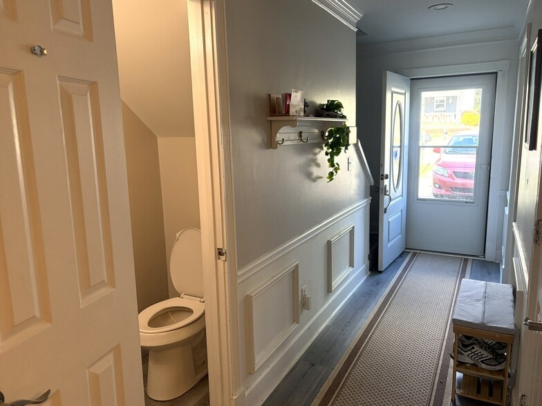 Bathroom 1 and front door - 1330 Poplar Pointe SE