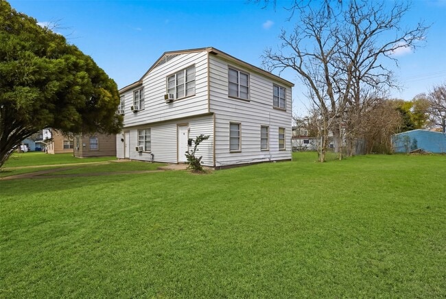 Building Photo - 1228 5th Ave N