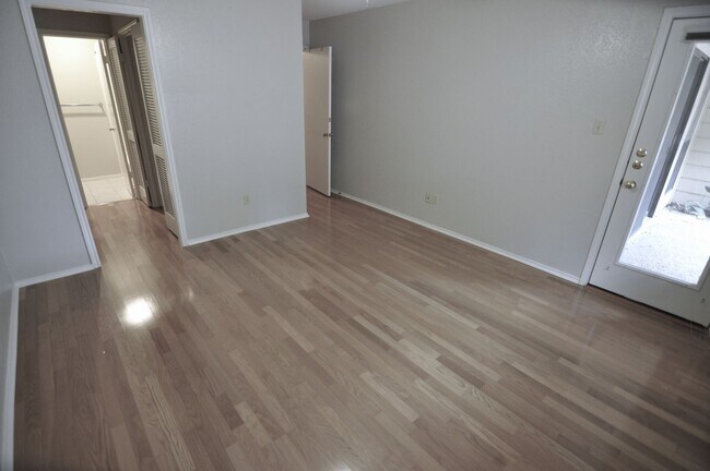 Building Photo - Amazing Hill Country Condo!