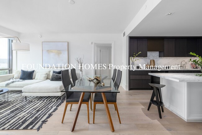 Building Photo - Luxury 2BD/2BA Condo at Union House!  Panoramic Views!  Doorman!  A/C!  FOUNDATION HOMES