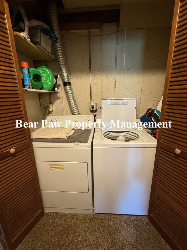 Building Photo - Cute duplex in Evergreen!!