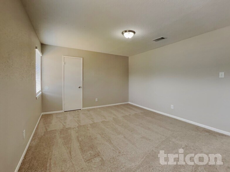 Building Photo - 22731 River Birch Dr