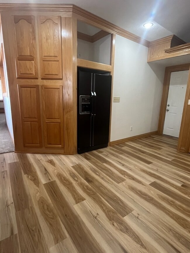 Building Photo - 53 E Main Ave