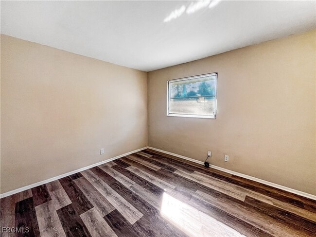 Building Photo - 1852 Golf View Ave