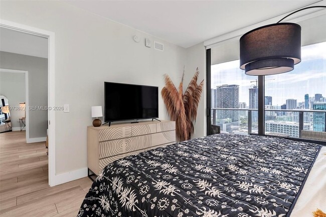 Building Photo - 121 NE 34th St