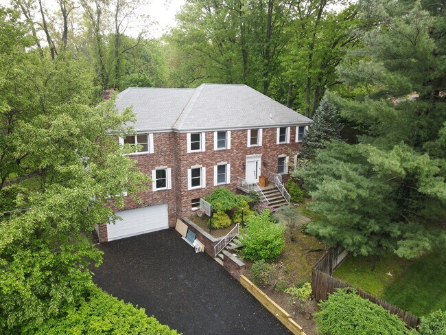 Primary Photo - 70 Johnson Ct