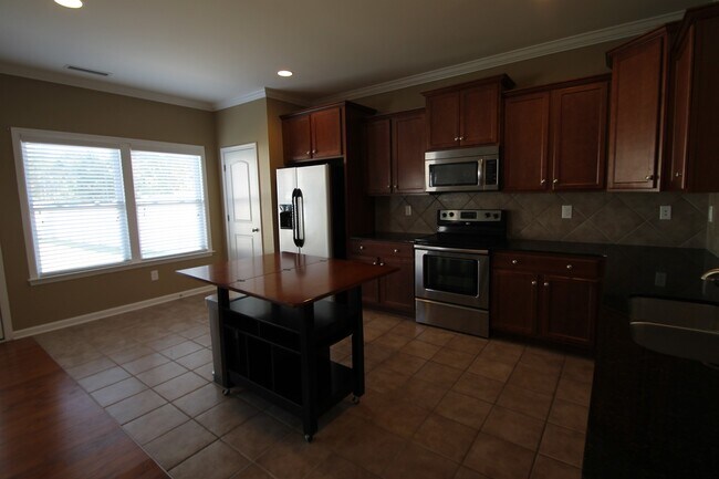 Building Photo - 1112 Jasmine Dr