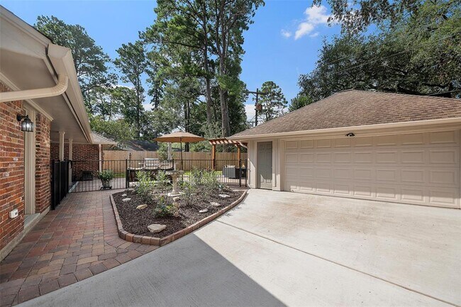 Building Photo - 1615 Maux Dr