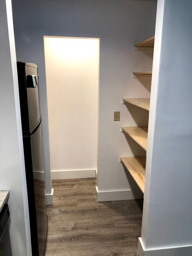 Building Photo - 337 W Coleman Blvd