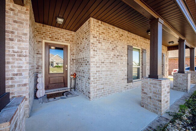 Building Photo - Beautiful 4 Bedroom 3 Bath Home!