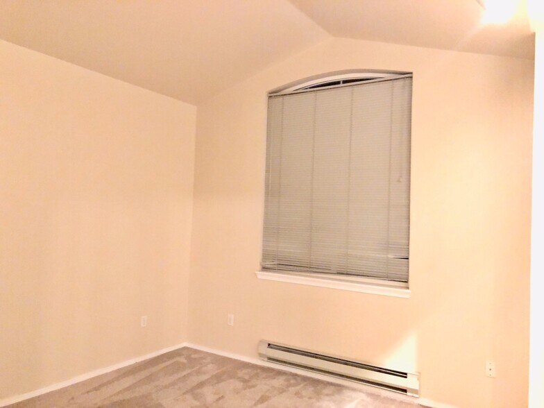 Building Photo - Sonoma Villa Condo