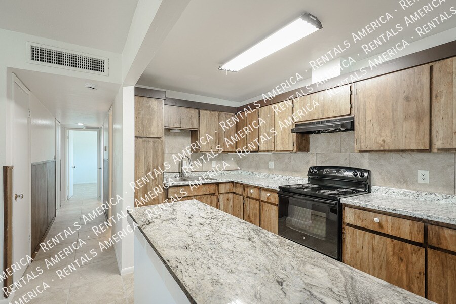 Building Photo - 410 N Ironwood-